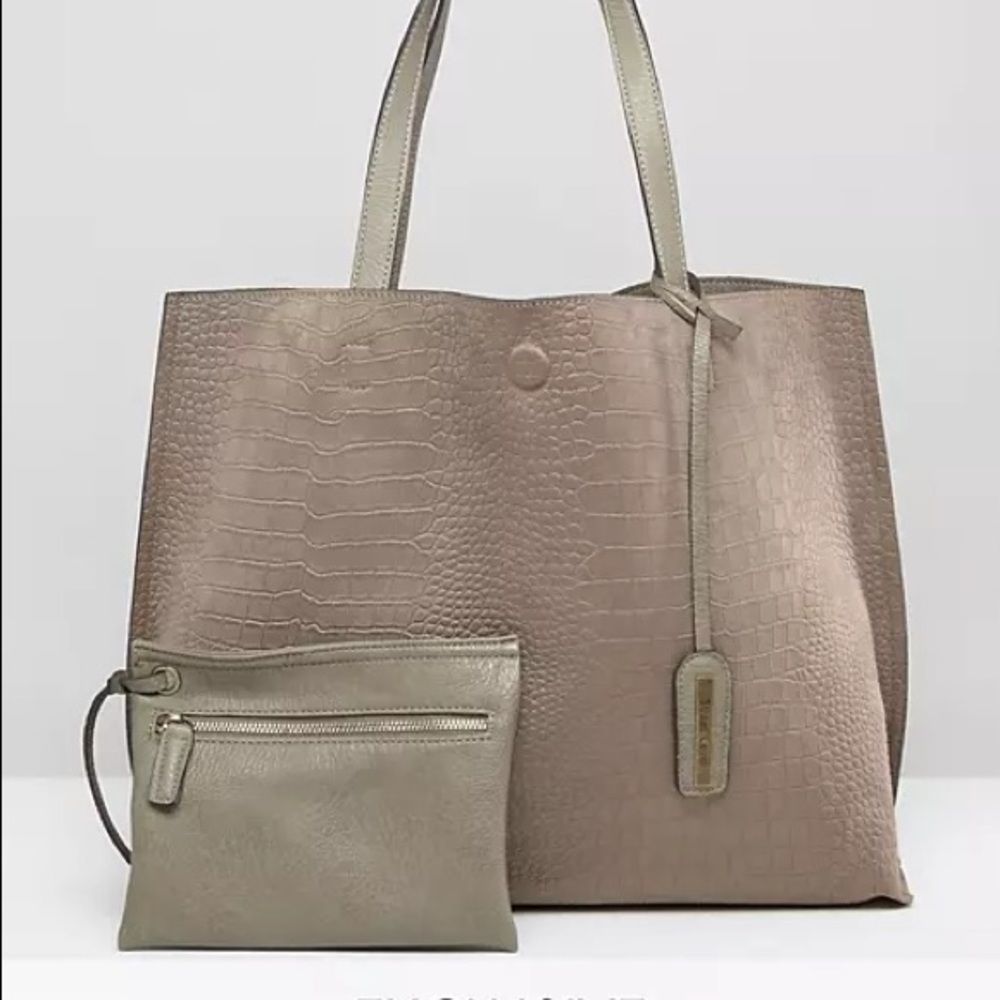 Street Level crocodile faux leather Tote🎊